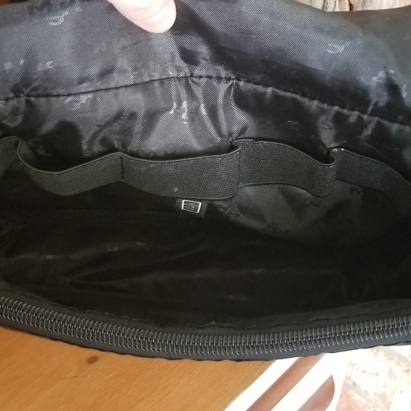 Toiletry bag - Picture 5 of 6